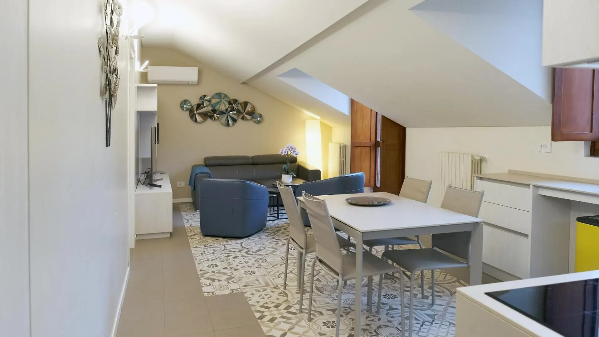 Comecasa 10 Minutes Walk From Duomo 2 Bedroom Apartment Milan Italy